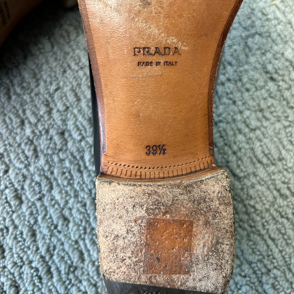 Beautiful Women’s Prada Penny Loafers, Size 9/39 1/2. - Picture 6 of 10
